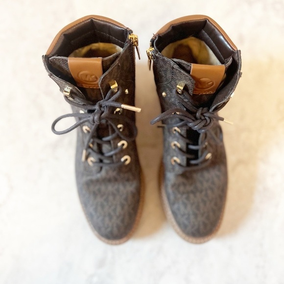 Michael Michael Kors Trudy Logo Boots Initials Brown Lace Up Womens 7.5 Booties - Picture 5 of 9